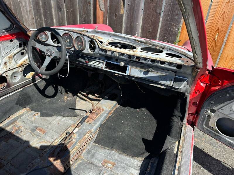 Second listing photo of the same stripped 1971 Porsche 911 shell